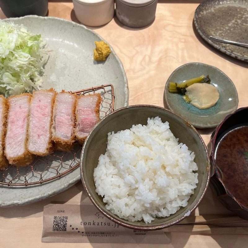 上ロースカツ定食（どろぶた）(tonkatsu.jp)