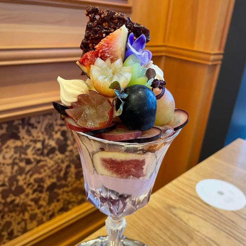 ナガノパープルと無花果のパフェ(水信フルーツパーラー)