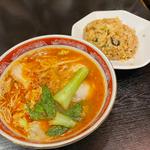 四川ラーメン+チャーハンセット(都飯店 （ミヤコハンテン）)