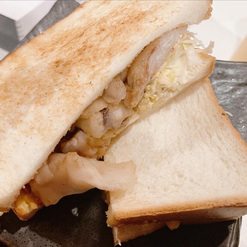 ホルモンサンド(博多長浜ラーメン健太)