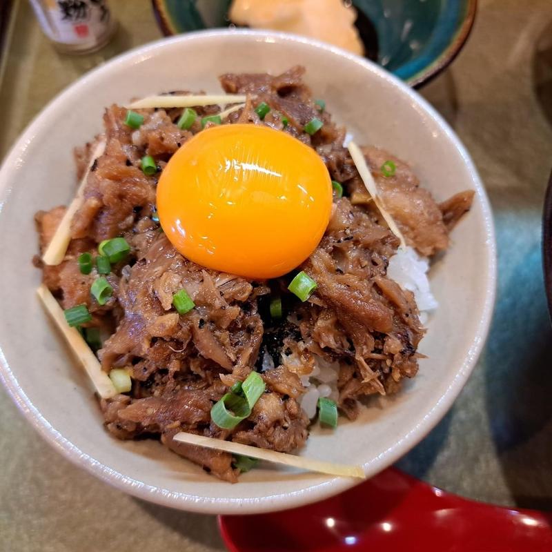 くずれ肉のまぜごはん(帆掛きそば)