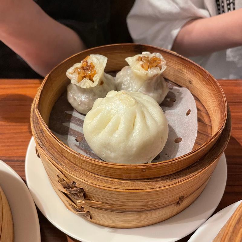 南翔点心セットのもち米焼売と精進饅頭(南翔饅頭店 ミッドランドスクエア店)