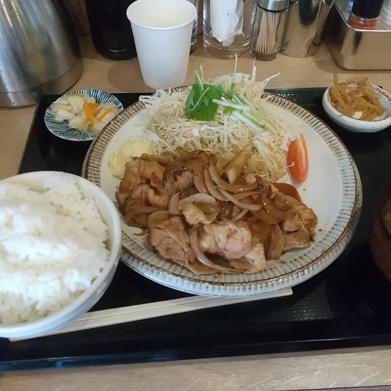 しょうが焼き定食(ご飯処 鈴丸食堂)
