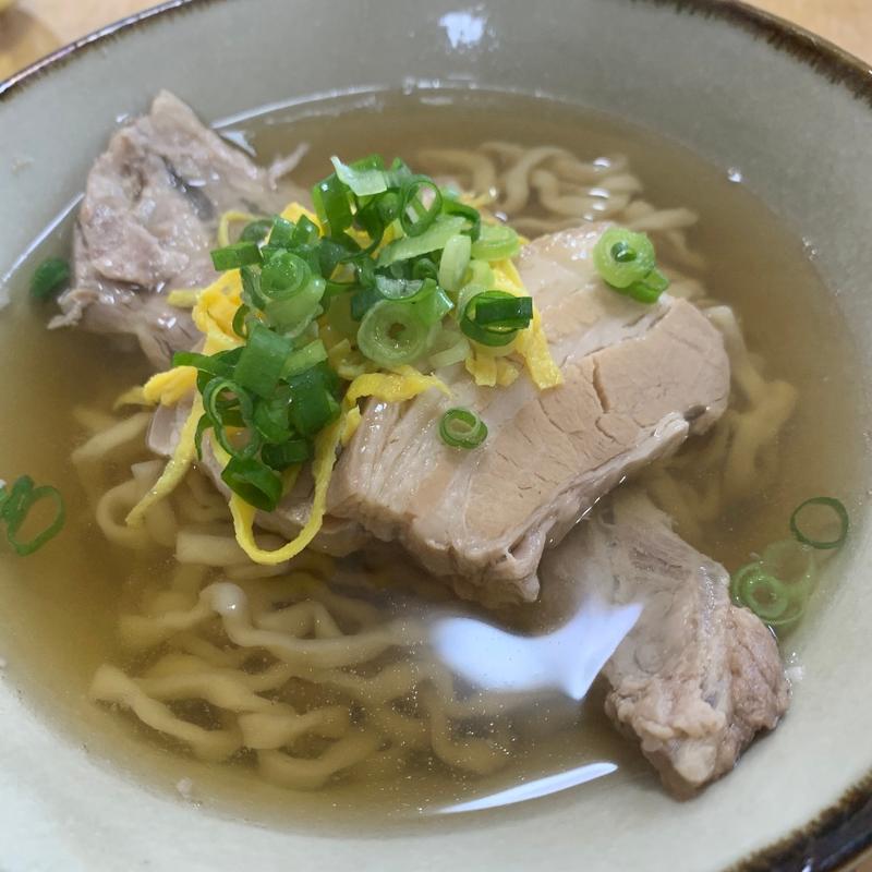 まるかみそば　ちぢれ(沖縄そば まるかみ)