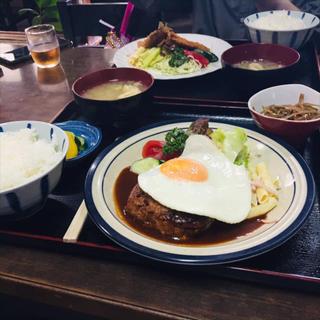 ハンバーグ定食(朝日屋食堂 )