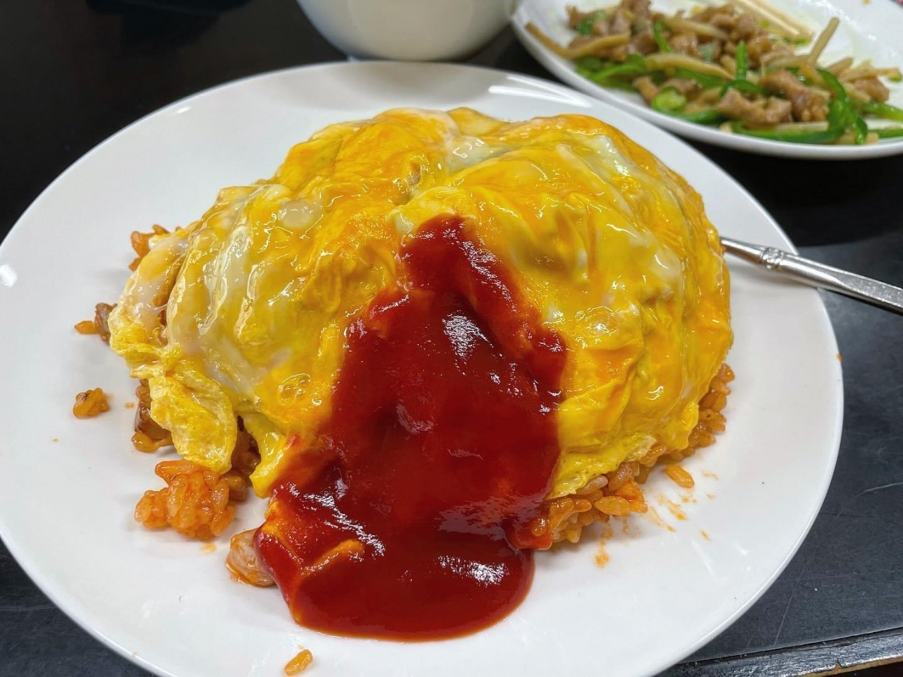 オムライス 1日限定10食！ 真っ白たまごを使ったふわふわぷるぷるオムライス