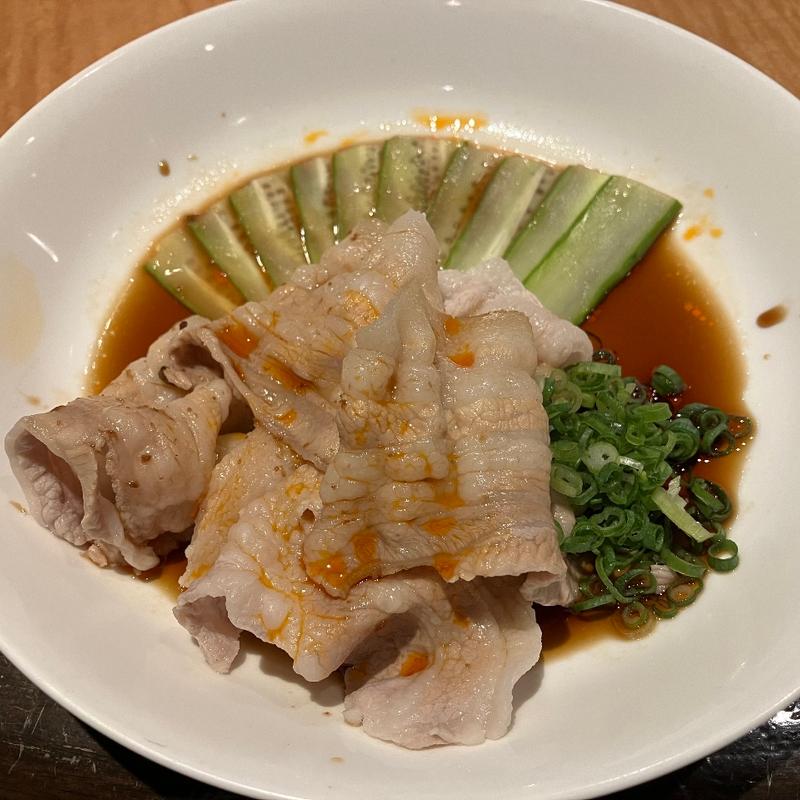 雲白肉(ウンパイロウ) 豚ゆで香味ソース(食楽酒場 でんでけ)