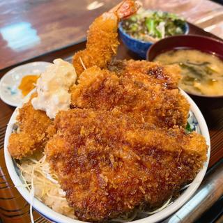 アベック丼(まとい食堂 （上諏訪）)