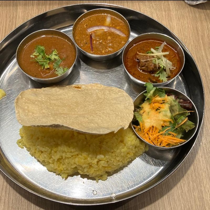 選べるランチカレープレートカレー3種(エリックサウス 虎ノ門ヒルズ店)