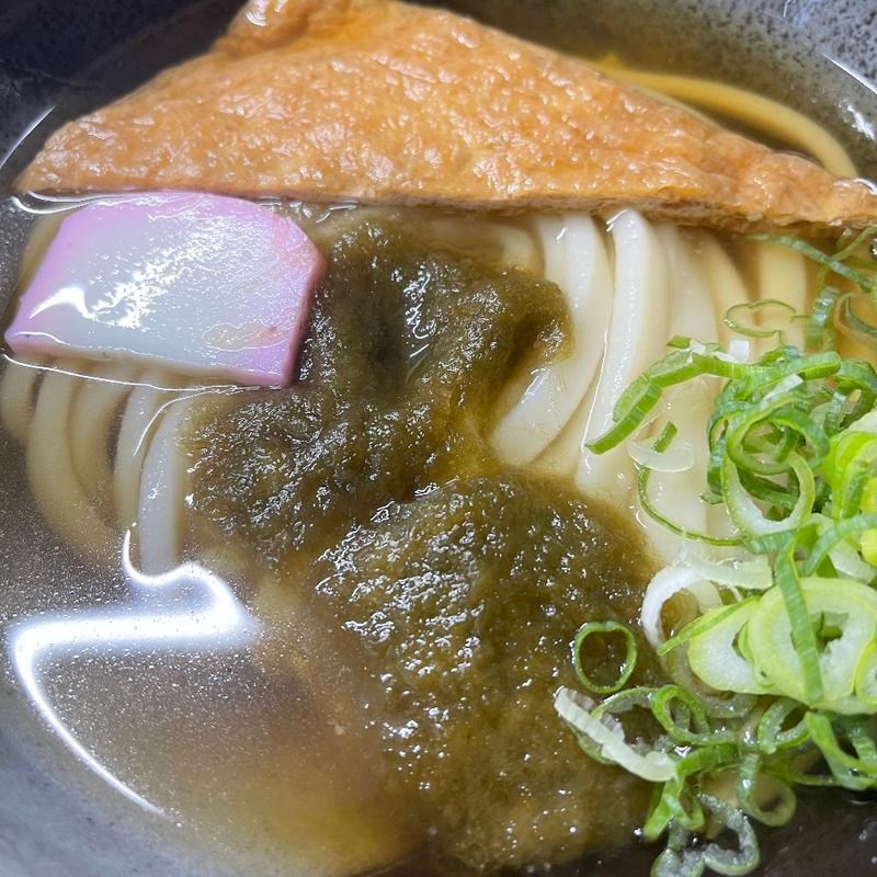 冷かけうどん(きつね＋とろろ昆布)(川久麦笑)