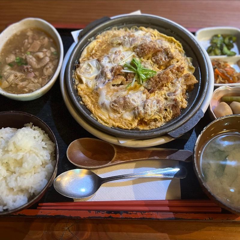 カツ煮定食：煮込み(鳥一 外苑前店 （とりいち）)