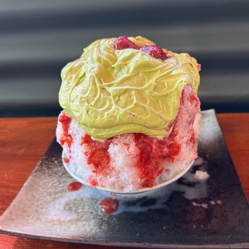 苺とピスタチオエスプーマ氷(Parlor Vinefru 銀座)