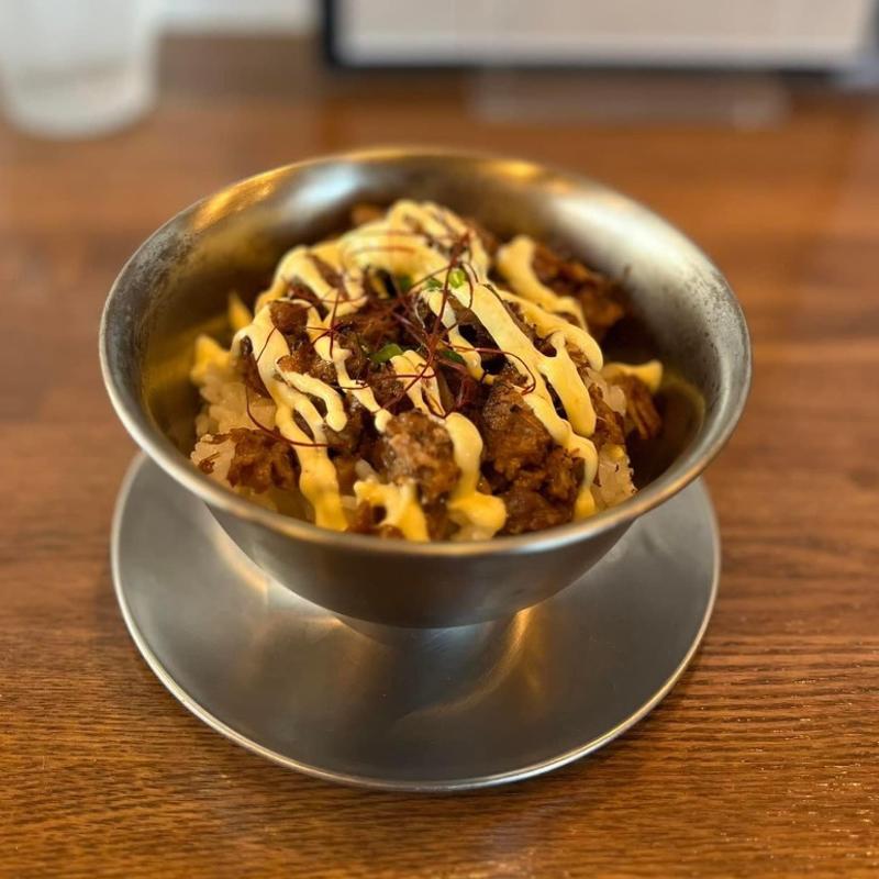 炙りマヨちゃーしゅー丼(らーめん 源次郎)