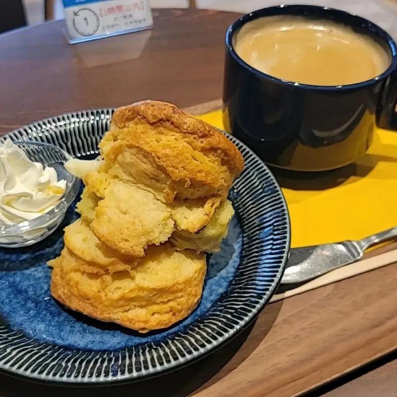 カフェラテ、スコーン(LITTLE SPICE THE CAFEミライ)
