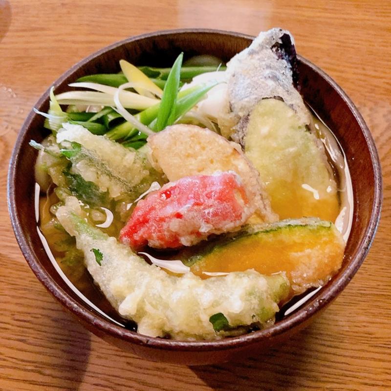 野菜天ぷらうどん(郷土料理 もみじ )