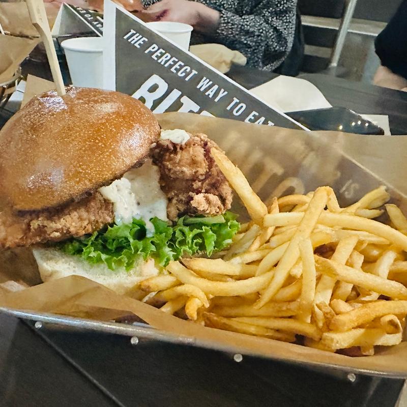 チェダーチーズバーガー(J.S. BURGERS CAFE 新宿店 （J.S.バーガーズ カフェ 【旧店名】STANDARD BURGERS）)