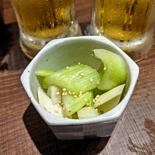 セロリ浅漬け(格安ビールと鉄鍋餃子 3・6・5酒場関内店)