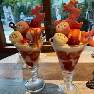 金鯱パフェ　デ　ゴザール(cafe diner pop★over 金シャチ横丁店)
