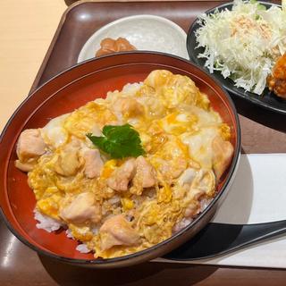 香草美水鶏 親子丼(鶏三和 横浜ジョイナス店)