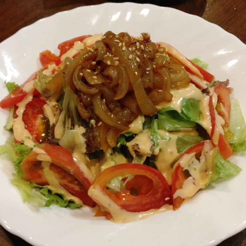 くらげとトマトサラダ(周香港飯店 （シュウホンコンハンテン）)