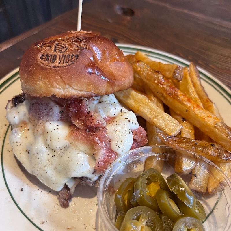 イチジクとモッツァレラのバーガー＋ハラペーニョ(THE GOOD VIBES)