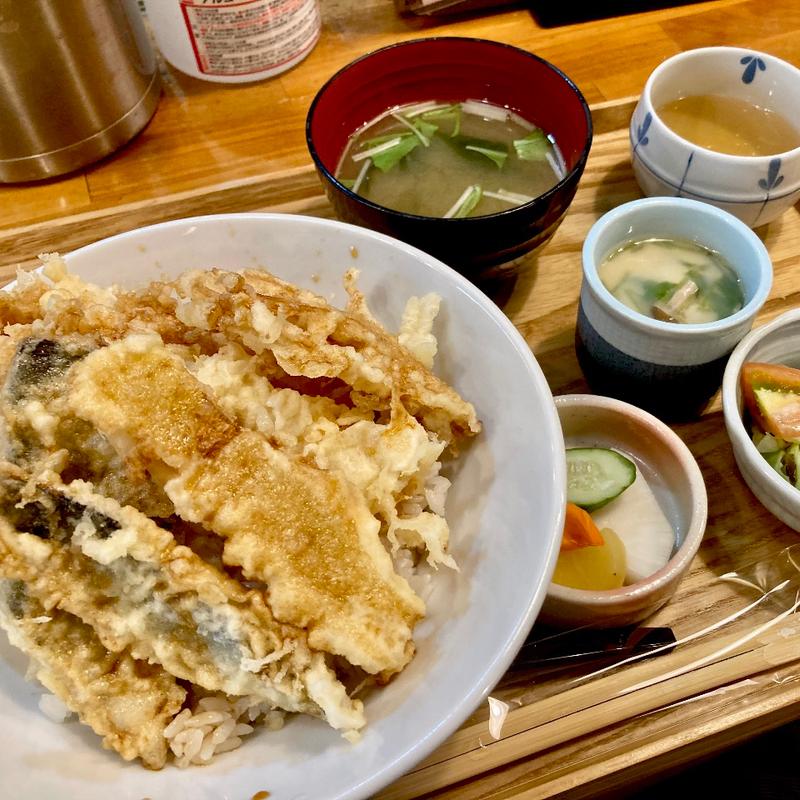 大海老と秋刀魚の天丼(いけす道場魚家 深川一号店 （イケスドウジョウサカナヤ）)