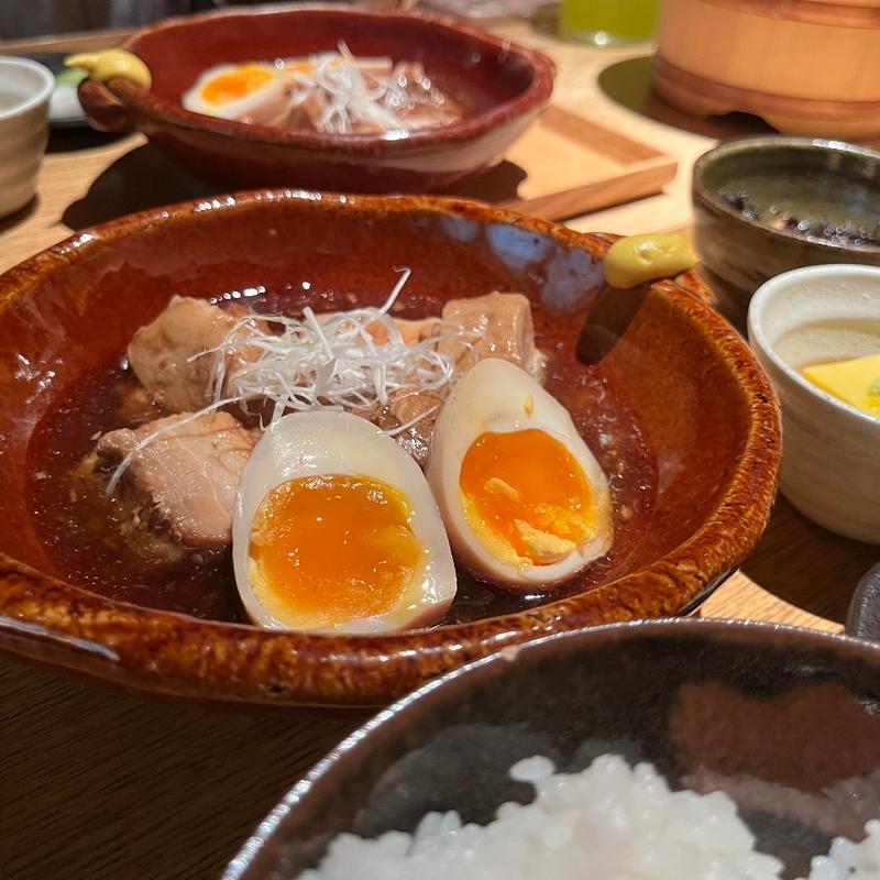 じっくり煮込んだ豚の角煮  半熟卵添え(ごはんや一芯 代官山)