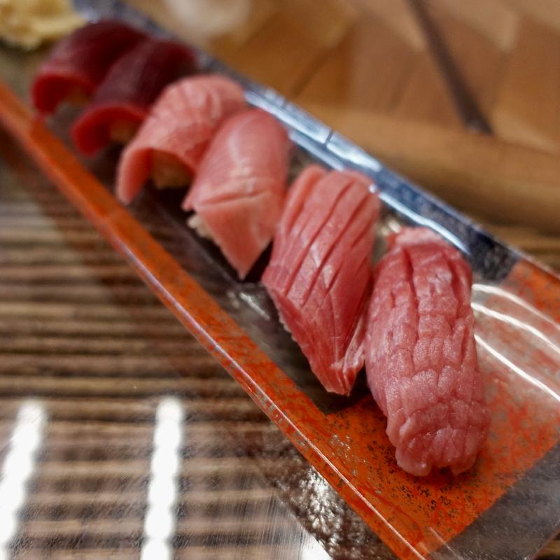 まぐろ握り6貫(三崎港 蔵)