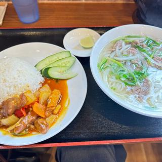 豚肉ナンプラーソースライスと牛肉フォー(ベトナム料理 ホァングン 大門店 (HOANG NGAN DAIMON))