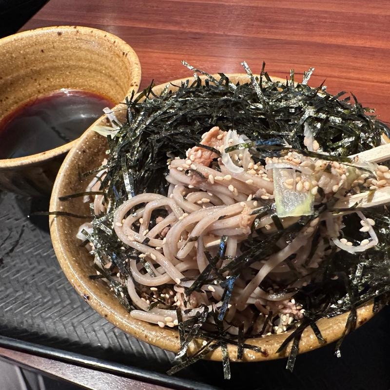 肉そば(大)(なぜ蕎麦にラー油を入れるのか。 西武新宿店 )