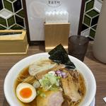 らあめん醤油(Homemade Ramen 麦苗 COREDO室町店Muginae Muromachi)