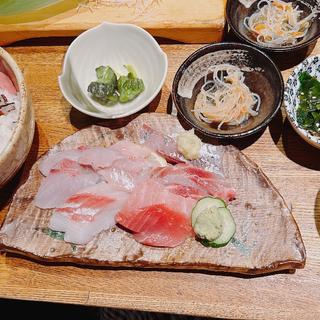 海鮮丼(海鮮山)