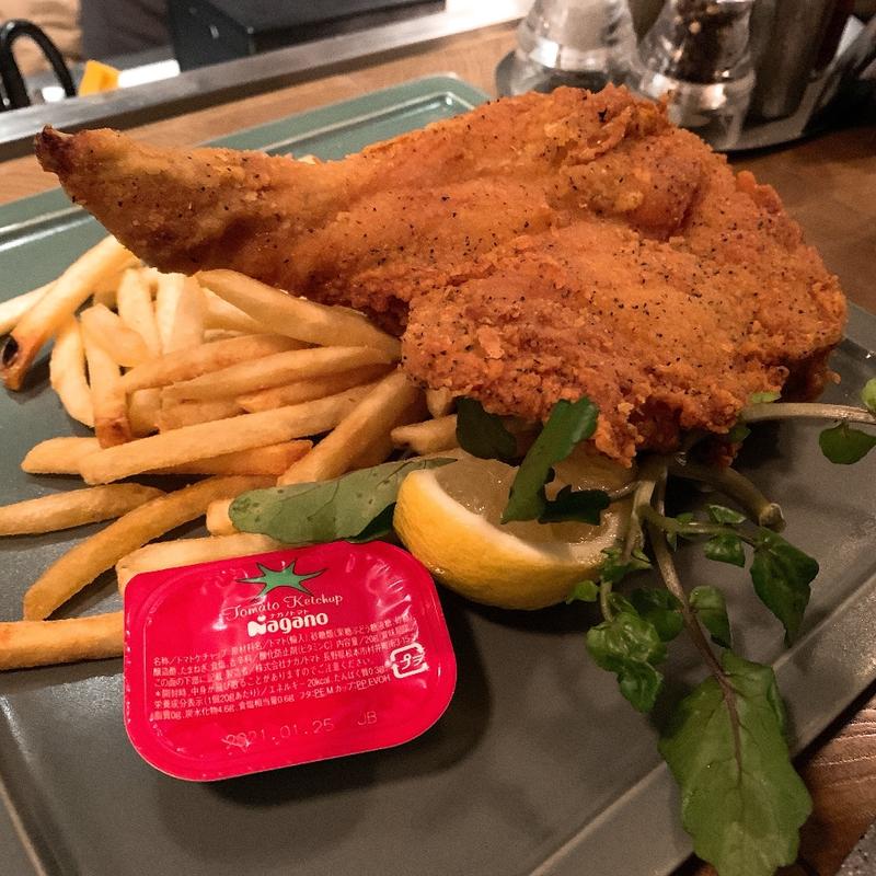 オリジナル骨付きフライドチキン(QUAYS pacific grill(キーズ パシフィック グリル))