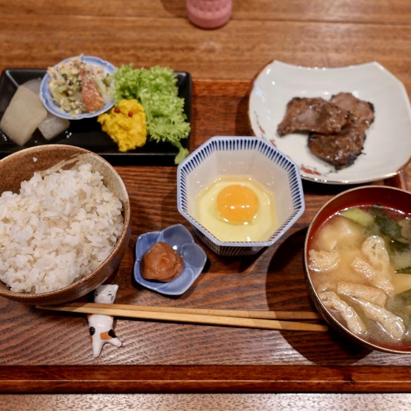 まぐろのホホのひもの定食(朝めし あるべ［ trial kitchen/base ALBE ］)
