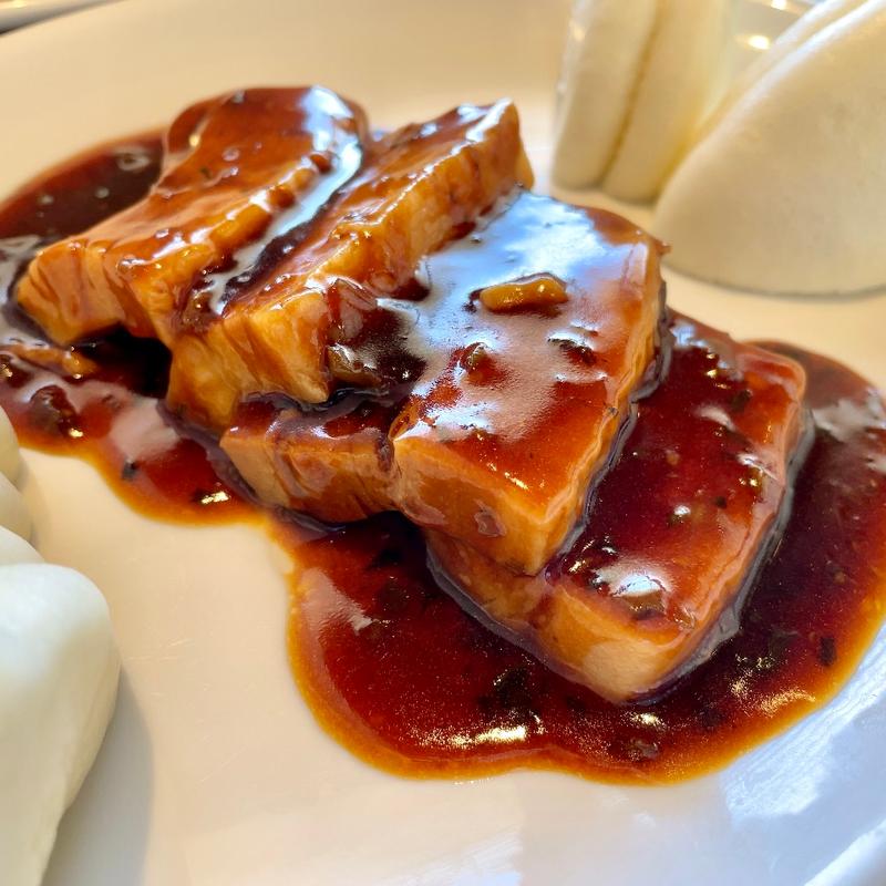 中国漬菜入り角煮　蒸しパン添え (京鼎樓（ジンディンロウ） そごう横浜店)