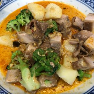 シンガポール風カレーつゆなし麺 -牛バラ-（香港麺）(香港麺 新記)