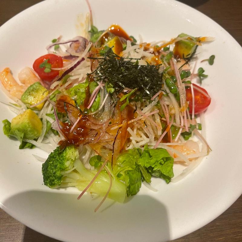 海老とアボカドのポキ風サラダ(焼肉ダイニング ワンカルビ 三木店)