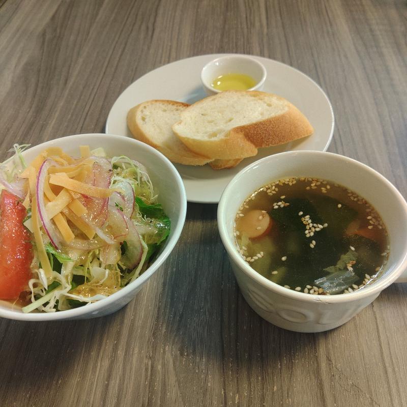 バケット、スープ、サラダセット(釜あげ生パスタぱすたろうOKAWA)