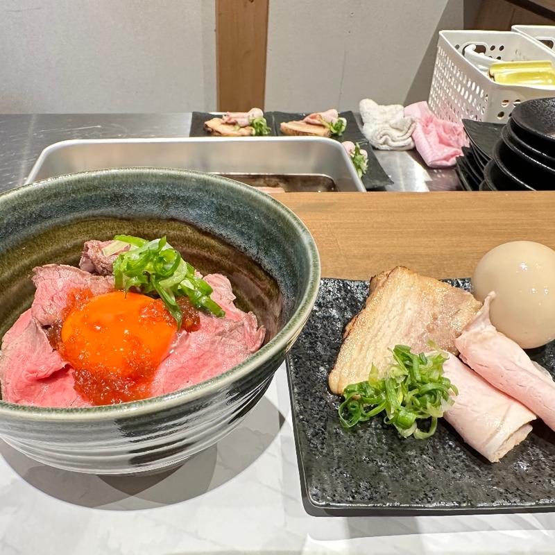 とちぎ和牛のお肉ごはんと特製トッピング(中華そば とちの葉)