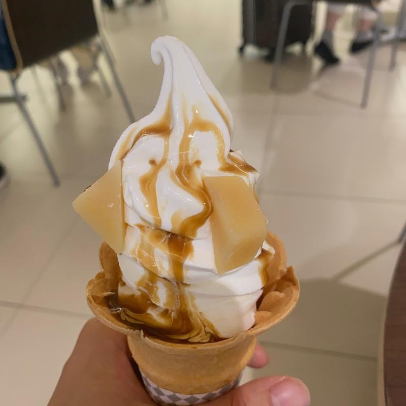 生キャラメルソフト(雪印パーラー 新千歳空港店)