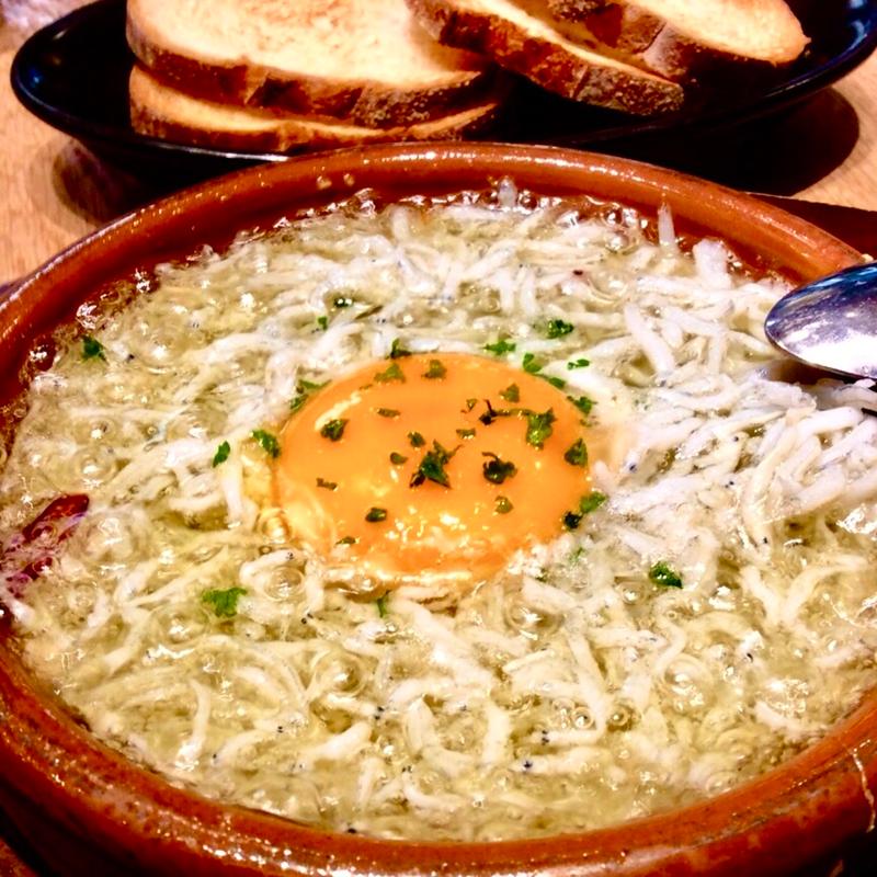 釜揚げしらすのアヒージョ(ソッシュ・ザ・マーケットバール （SOSH THE MARKET BAR）)