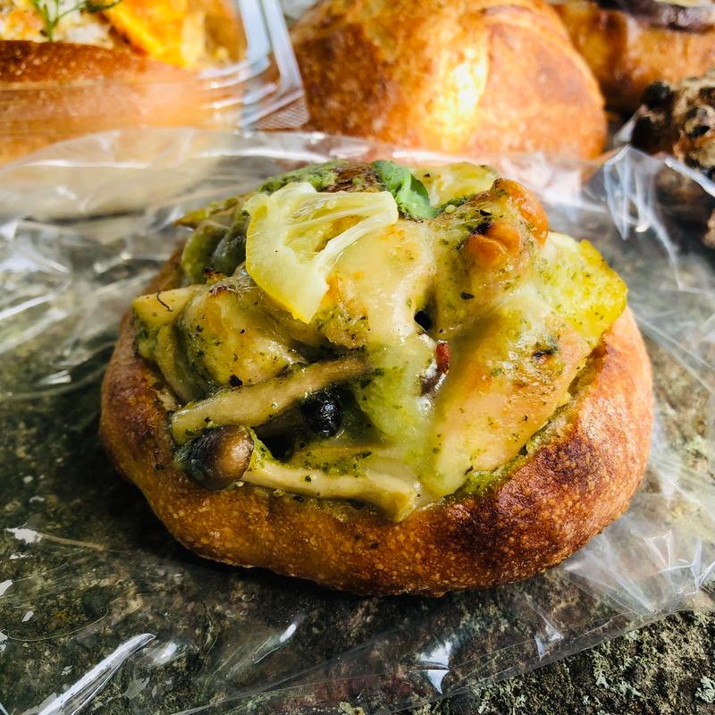 じゃがチキンオープンサンド(黒田ぱん)