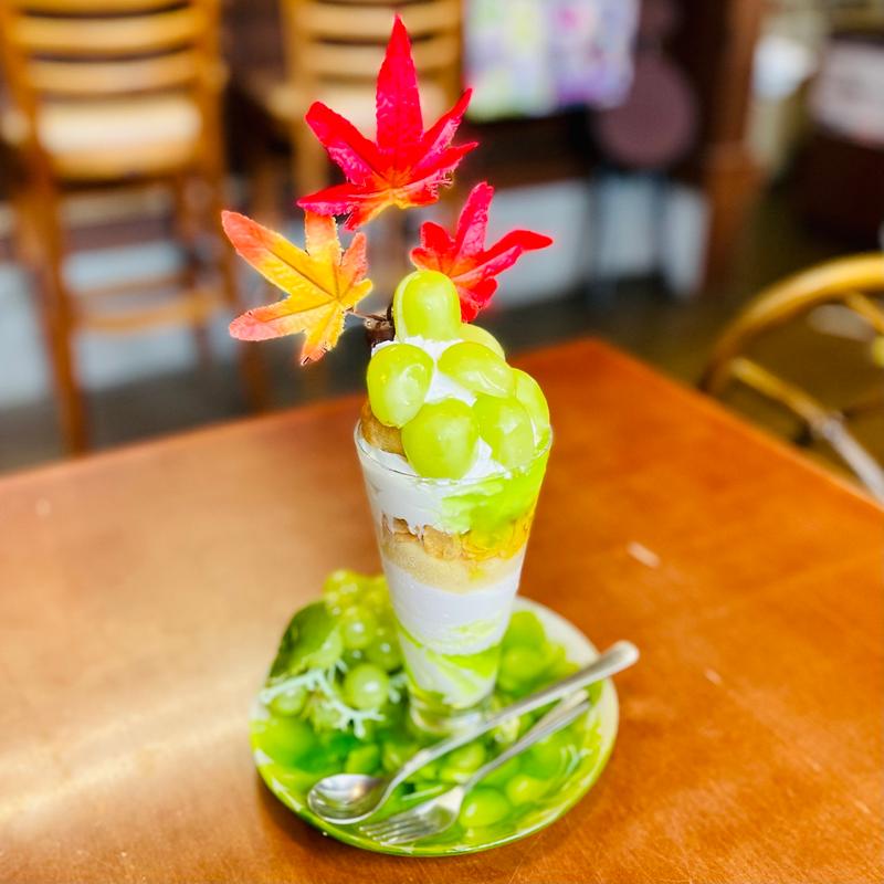 シャインマスカットだらけパフェ(フルーツパーラー角館 さかい屋 )
