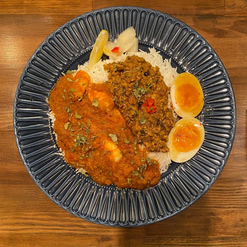 海老のトマトカレーとスパイシーキーマの合掛け(京都スパイスカレー アガレ)