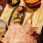 鰹節丼とおばんざい2品定食(鰹節丼専門店 節道 BUSHIDO)