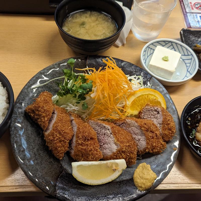 特大ヒレカツ定食(とんかつ人参亭 )
