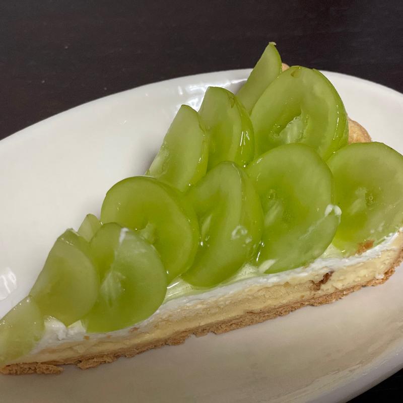 シャインマスカットのタルト(キルフェボン 横浜)