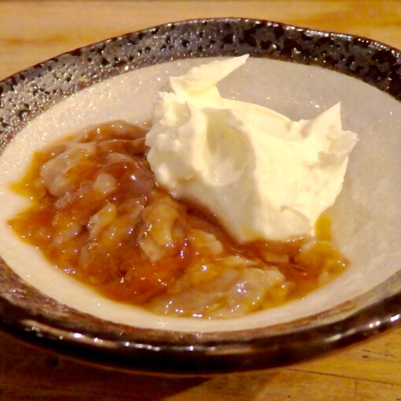 マスカルポーネとマグロの酒盗(Tachinomi Monaka)