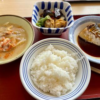 鯖の煮付けと豚汁(岡山西大寺食堂 （まいどおおきに食堂）)