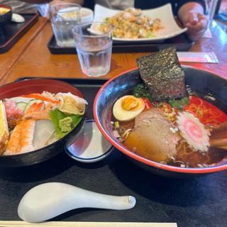 海鮮丼とラーメン(くいしん坊 二十世紀ケ丘店)